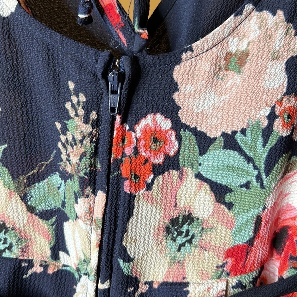 Three Pink Hearts Navy Floral Boho Romper Open Back Tie Waist Shorts Size XS - Picture 9 of 15